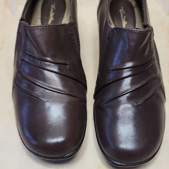 Thom McAn Dark Brown Loafers Women 8 Leather Heeled Shoe Slip-On - Picture 3 of 10